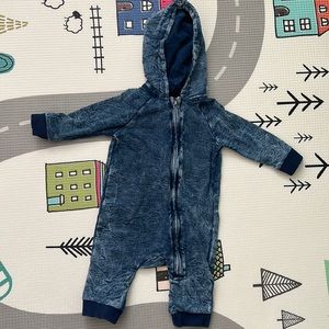 Blue acid wash zipper outfit